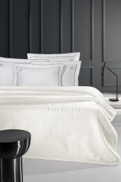 Κουβέρτα Soft Velvet Υπέρδιπλη 220x240εκ. Logo Ivory Guy Laroche