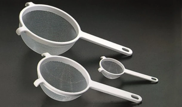 Σουρωτήρι πλαστικό 10εκ.