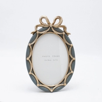 Κορνίζα Polyresin Γκρι-Χρυσή Με Φιόγκο 13x18εκ. ESTHETI 815-00065