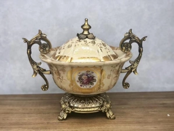 Διακοσμητικό Μπωλ Με Πόδι & Καπάκι Πορσελάνης-Polyresin Μπεζ-Χρυσό Με Λουλούδια 35x21x30εκ. ESTHETI 819-00092