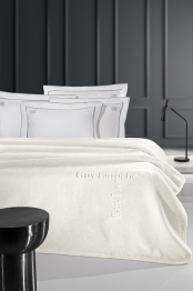 Κουβέρτα Soft Velvet Υπέρδιπλη 220x240εκ. Logo Ivory Guy Laroche