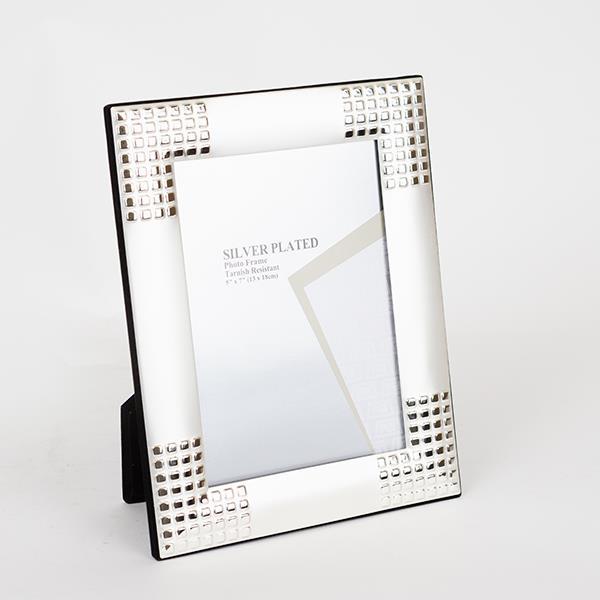 ESTHETI - ΣΗΜΑΝΤΙΚΟ: Σε περίπτωση διαφοράς τιμής από το κατάστημα ισχύει παντα και μόνο η τιμή του καταστήματος Κορνίζα Μεταλλική Επάργυρη Ασημί Για Φωτογραφία 13x18εκ