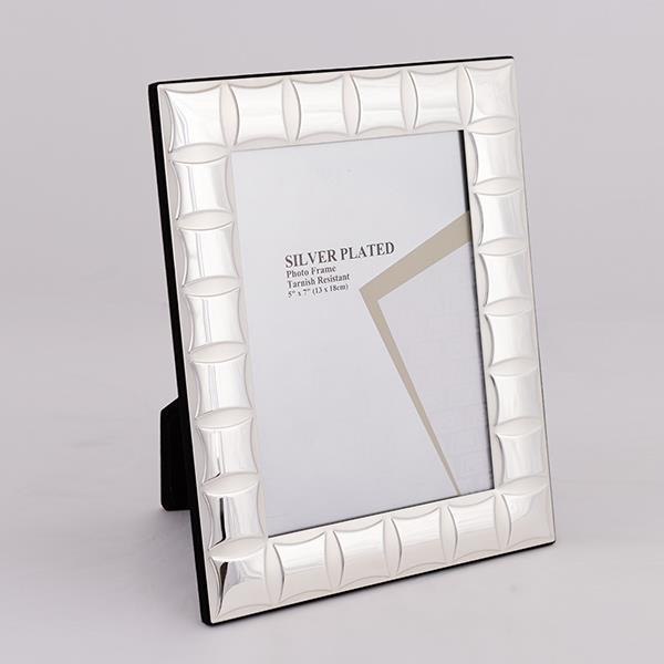 ESTHETI - ΣΗΜΑΝΤΙΚΟ: Σε περίπτωση διαφοράς τιμής από το κατάστημα ισχύει παντα και μόνο η τιμή του καταστήματος Κορνίζα Μεταλλική Επάργυρη Ασημί Για Φωτογραφία 13x18εκ