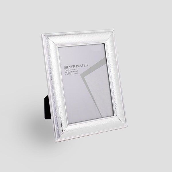 Διακοσμητικά Επιτραπέζια 24home - ΣΗΜΑΝΤΙΚΟ: Σε περίπτωση διαφοράς τιμής από το κατάστημα ισχύει παντα και μόνο η τιμή του καταστήματος Κορνίζα Μεταλλική Επάργυρη Ασημί 13x18εκ. ESTHETI 815-0