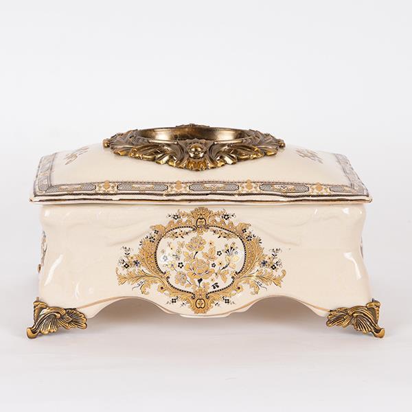 ESTHETI - ΣΗΜΑΝΤΙΚΟ: Σε περίπτωση διαφοράς τιμής από το κατάστημα ισχύει παντα και μόνο η τιμή του καταστήματος Διακοσμητικό Κουτί Πορσελάνης-Polyresin Λευκό-Χρυσό Με