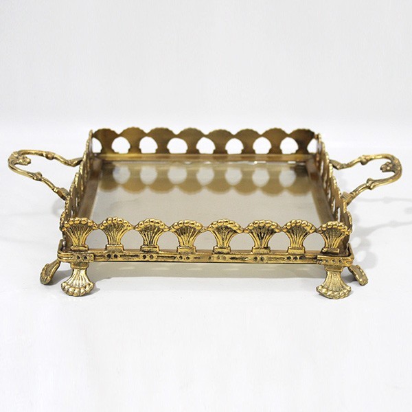 ESTHETI - ΣΗΜΑΝΤΙΚΟ: Σε περίπτωση διαφοράς τιμής από το κατάστημα ισχύει παντα και μόνο η τιμή του καταστήματος Δίσκος Σερβιρίσματος Μεταλλικός-Γυάλινος Αντικέ Χρυσό-Μ