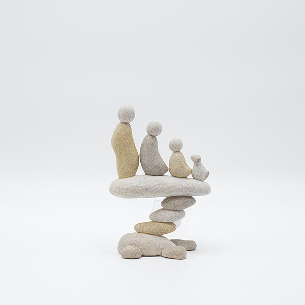 ESTHETI - ΣΗΜΑΝΤΙΚΟ: Σε περίπτωση διαφοράς τιμής από το κατάστημα ισχύει παντα και μόνο η τιμή του καταστήματος Διακοσμητικό Επιτραπέζιο Με Οικογένεια Πάνω Σε Λίθους P