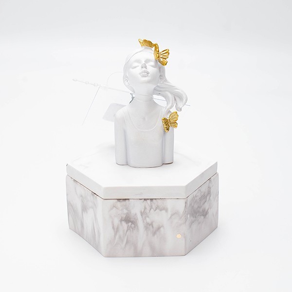 ESTHETI - ΣΗΜΑΝΤΙΚΟ: Σε περίπτωση διαφοράς τιμής από το κατάστημα ισχύει παντα και μόνο η τιμή του καταστήματος Διακοσμητικό Κουτί Polyresin-Μαρμάρινο Λευκό-Χρυσό 8x8x