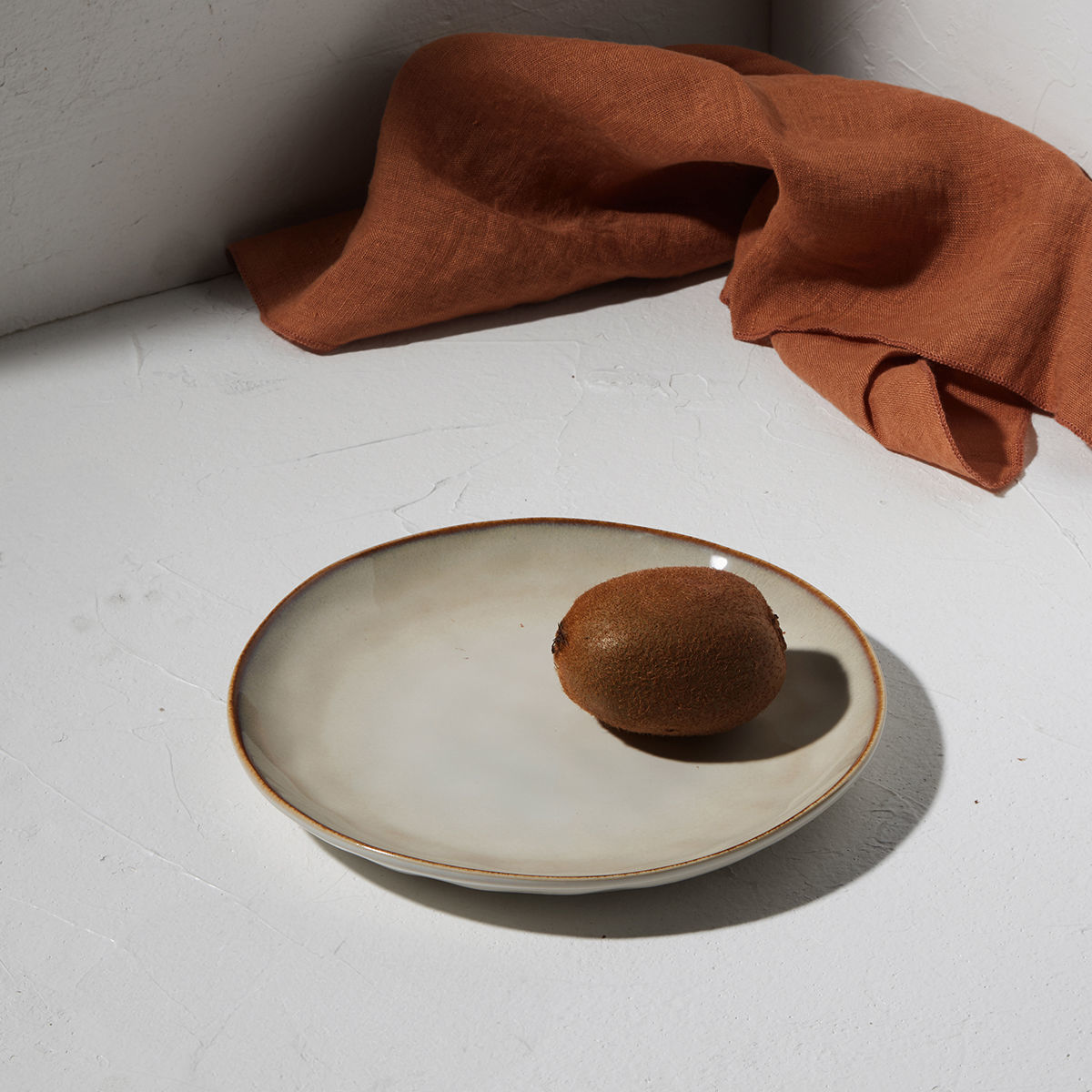 Υαλικά 24home - ΣΗΜΑΝΤΙΚΟ: Σε περίπτωση διαφοράς τιμής από το κατάστημα ισχύει παντα και μόνο η τιμή του καταστήματος Πιάτο Φρούτου Stoneware Ivory 21x21x2,3εκ. Vignette Est