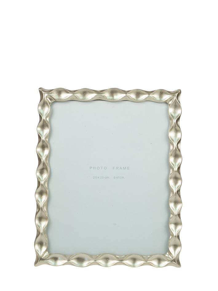 ZEN COLLECTION - ΣΗΜΑΝΤΙΚΟ: Σε περίπτωση διαφοράς τιμής από το κατάστημα ισχύει παντα και μόνο η τιμή του καταστήματος Κορνίζα Polyester Ασημί 20x25εκ. Zen Collection 24.34.5