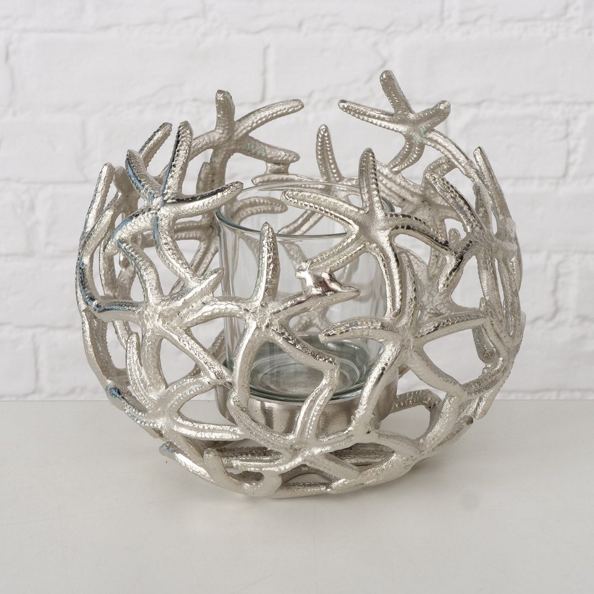 MSA DECORATION - ΣΗΜΑΝΤΙΚΟ: Σε περίπτωση διαφοράς τιμής από το κατάστημα ισχύει παντα και μόνο η τιμή του καταστήματος Κηροπήγιο Αλουμινίου-Γυάλινο Ασημί 20x18εκ. Merita Star