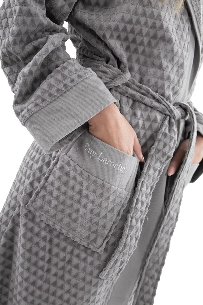 Guy Laroche - ΣΗΜΑΝΤΙΚΟ: Σε περίπτωση διαφοράς τιμής από το κατάστημα ισχύει παντα και μόνο η τιμή του καταστήματος Μπουρνούζι Βαμβακερό Tokyo Silver Large Guy Laroche (Ύφ