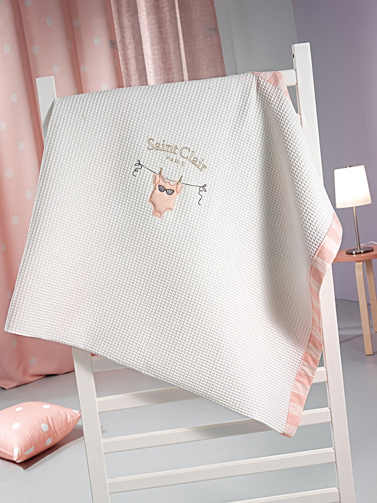 Saint Clair Κουβέρτα Πικέ Βαμβακερή Κούνιας Audrey White-Pink 110x150εκ. Saint Clair (Ύφασμα: Βαμβάκι 100%, Χρώμα: Λευκό, Μέγεθος: Κούνιας) - Saint Clair - 5206480397752