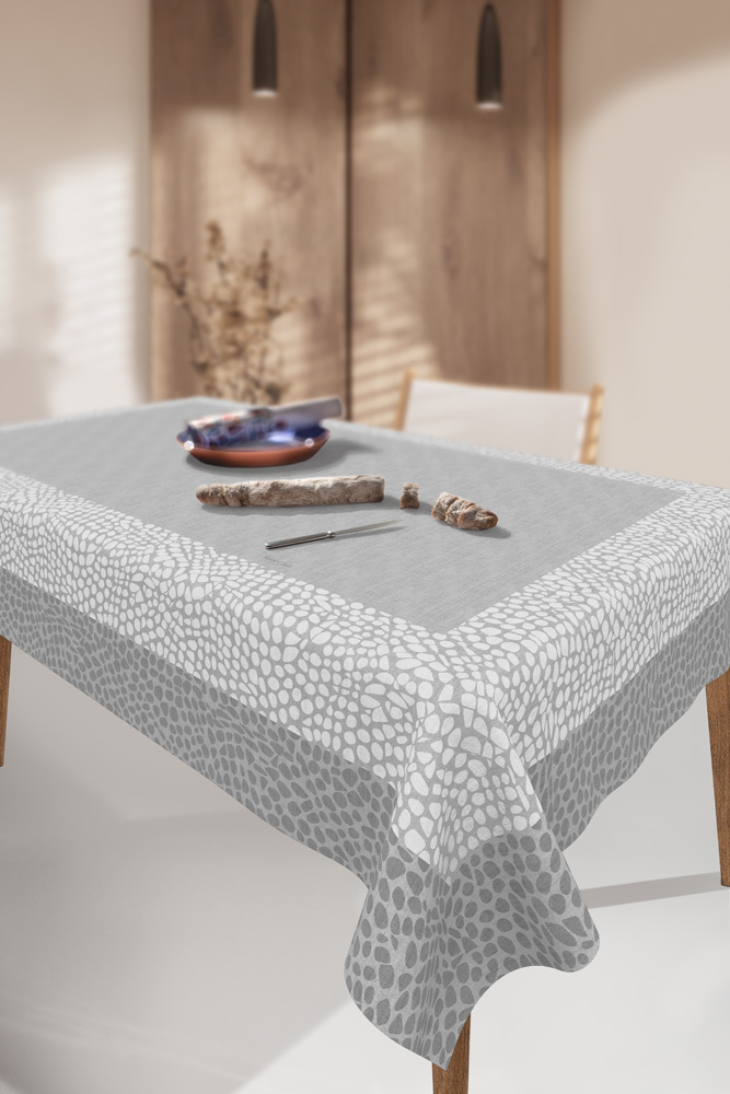 Saint Clair - ΣΗΜΑΝΤΙΚΟ: Σε περίπτωση διαφοράς τιμής από το κατάστημα ισχύει παντα και μόνο η τιμή του καταστήματος Τραπεζομάντηλο Αλέκιαστο Polyester 1047 Silver 145x260ε