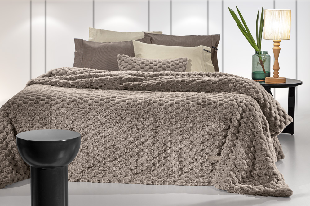 Guy Laroche - ΣΗΜΑΝΤΙΚΟ: Σε περίπτωση διαφοράς τιμής από το κατάστημα ισχύει παντα και μόνο η τιμή του καταστήματος Κουβέρτα Γούνινη Art Fur King Size 260x240εκ. Elixir Ta