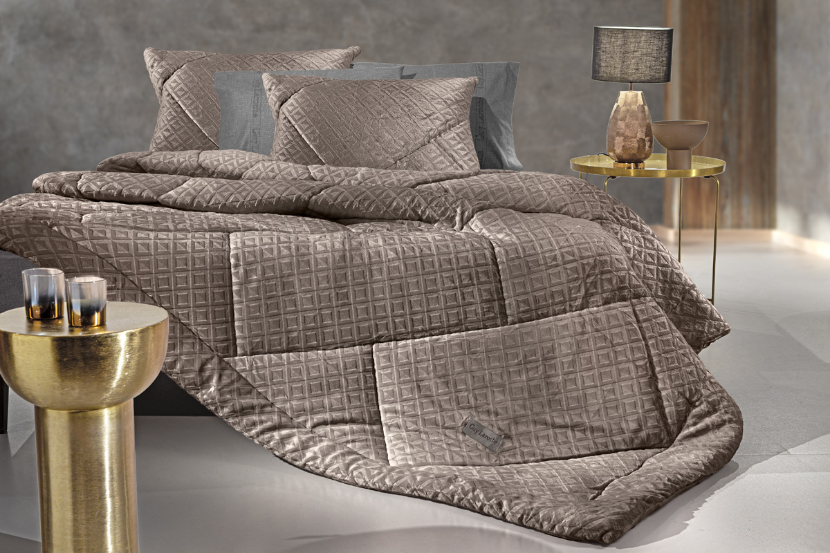 Guy Laroche - ΣΗΜΑΝΤΙΚΟ: Σε περίπτωση διαφοράς τιμής από το κατάστημα ισχύει παντα και μόνο η τιμή του καταστήματος Κουβερτοπάπλωμα Ultrasoft 2 Όψεων Υπέρδιπλο 220x240εκ.